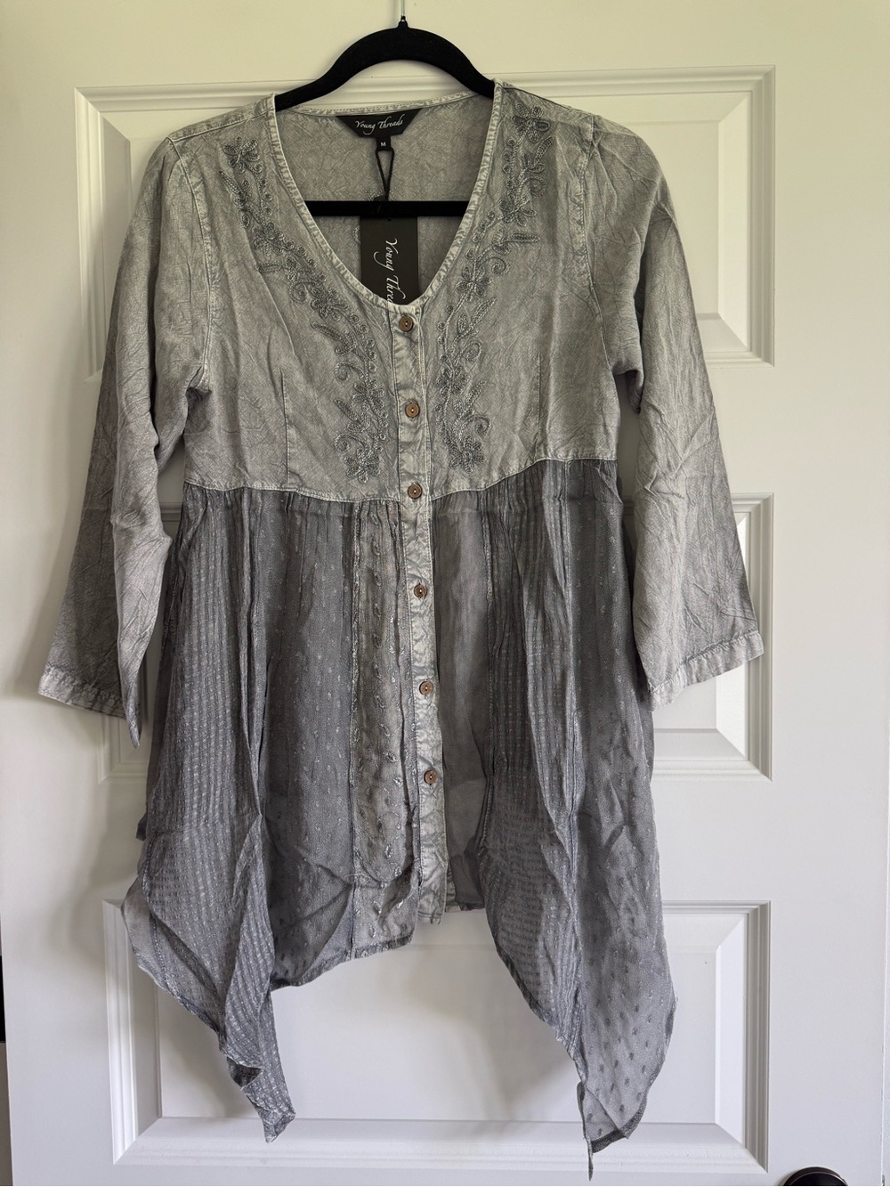 Young Threads NWT Gray Boho Embroidered Sheer Hem Tunic Top Size Medium